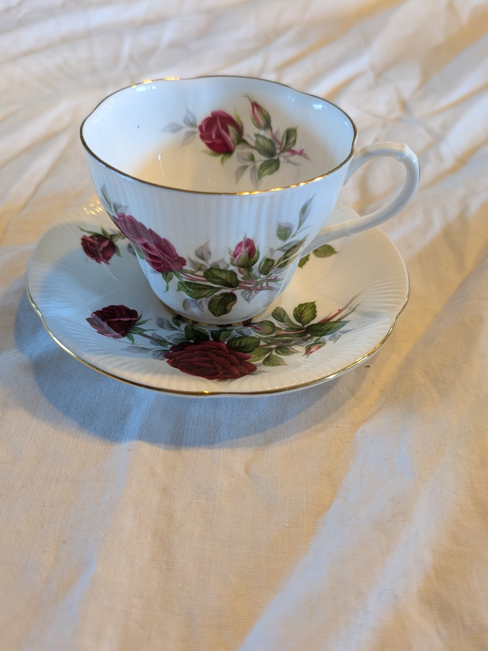 2/40$ Royal Albert Red Rose China Teacup and Saucer - Picture 2 of 8